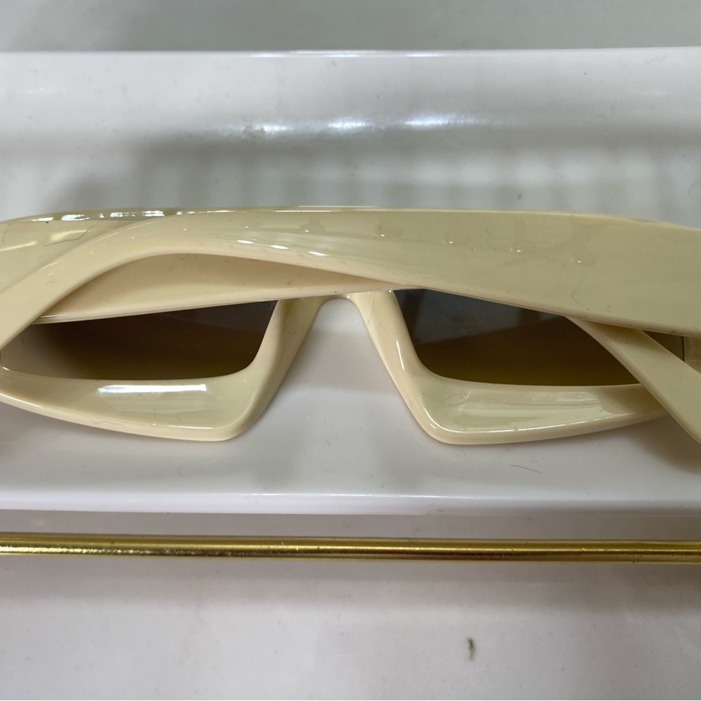 Sunglasses - Picture 4 of 8